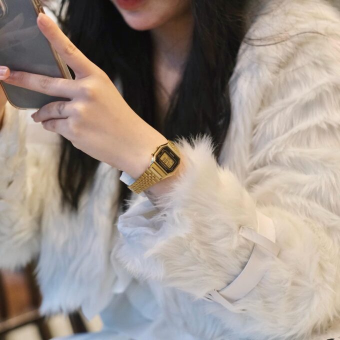 Montre Femme Casio Numérique - LA680WGA-1DF - Bracelet en acier inoxydable or - Résistance à l'eau