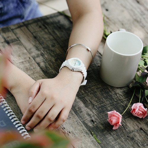 Montre Jeunesse Casio - LRW-200H-2E2VDR - Bracelet en Résine blanc - Résistant à l'eau – Image 4