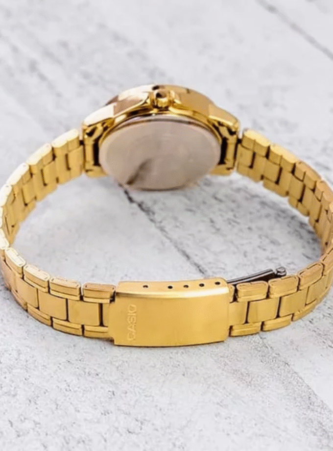 Montre Femme Casio - LTP-V004G-7B2UDF - Bracelet en acier inoxydable or - Résistant à l'eau