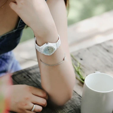 Montre Jeunesse Casio - LRW-200H-2E2VDR - Bracelet en Résine blanc - Résistant à l'eau