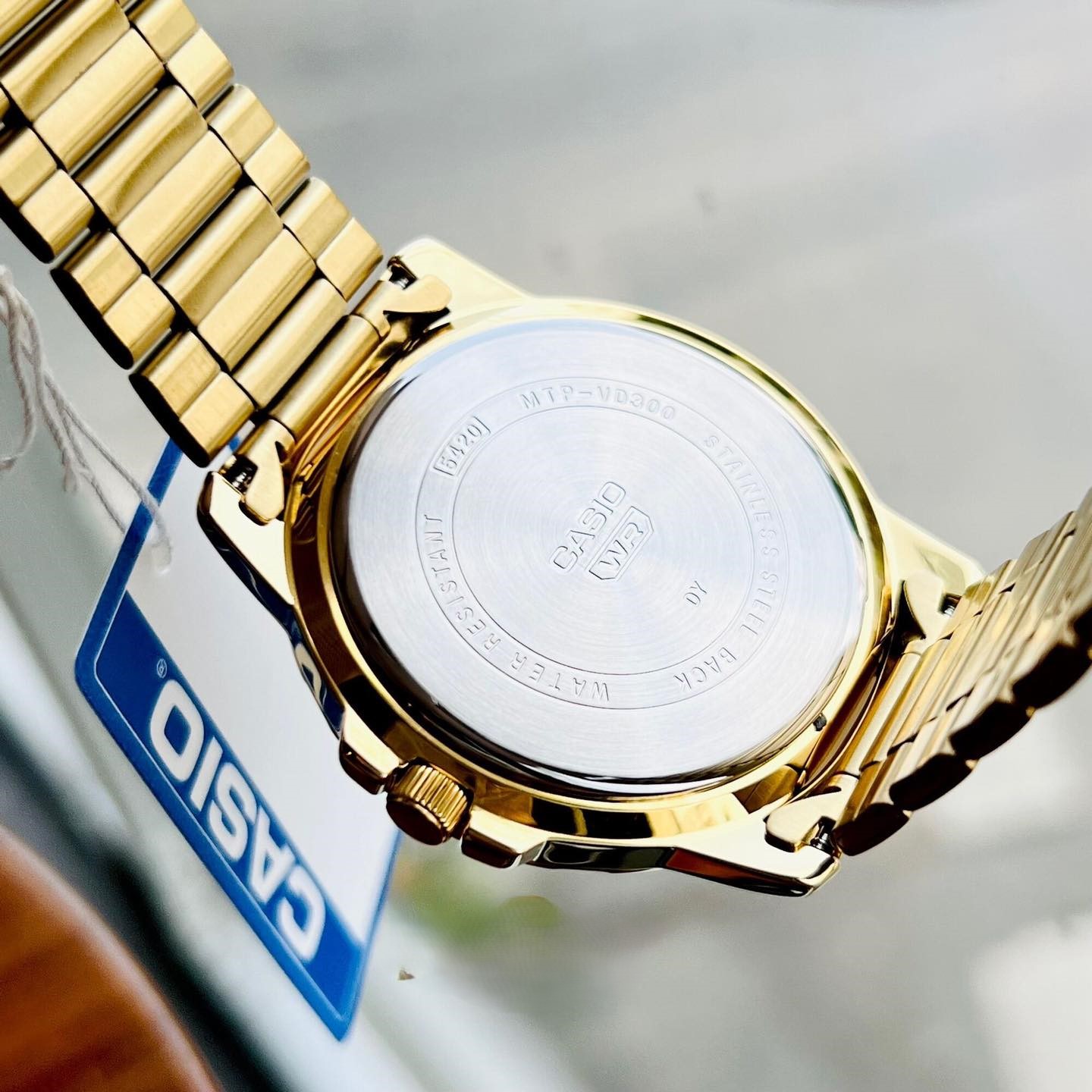 montre-homme-casio-mtp-vd300g-9eudf-chronographe-bracelet-en-acier-inoxydable-or-resistant-a-leau-mtp-vd300g-9eudf