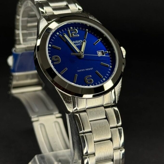 Montre Homme Casio MTP-1215A-2ADF – Acier inoxydable, Dateur, Affichage analogique, Résistante à l’eau – Bleu – Montre Classique