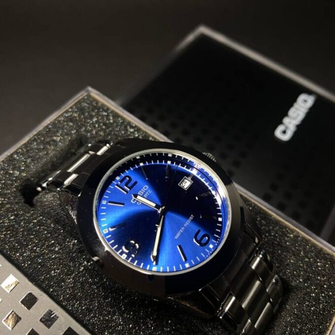 Montre Homme Casio MTP-1215A-2ADF – Acier inoxydable, Dateur, Affichage analogique, Résistante à l’eau – Bleu – Montre Classique