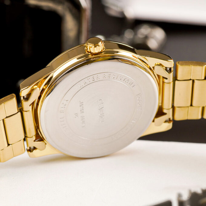 montre homme casio mtp v001g 9budf bracelet en acier inoxydable doré affichage analogique résistant à l'eau