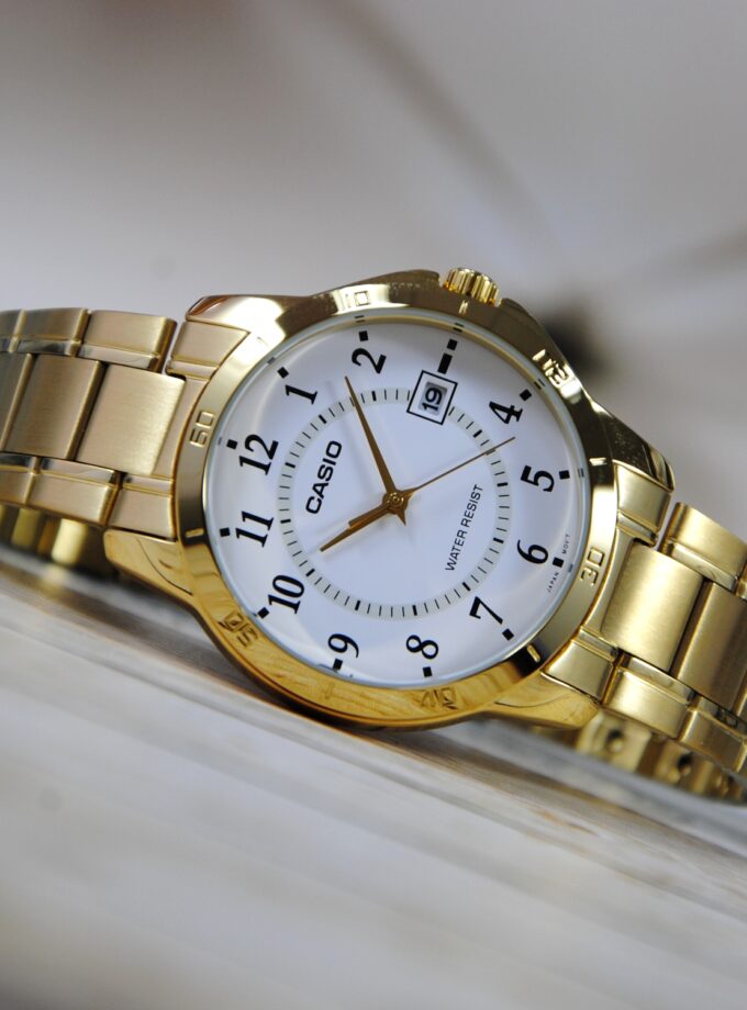 montre homme casio mtp v004g 7budf bracelet en acier inoxydable or affichage analogique résistant à l'eau