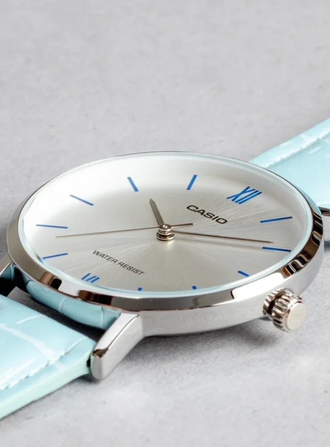 Montre Femme Casio - LTP-VT01L-7B3UDF - Bracelet en cuir bleu ciel - Affichage analogique - Résistant à l'eau