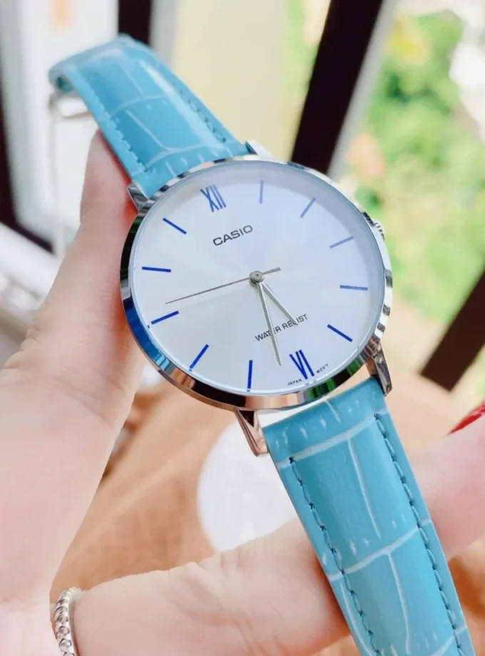 Montre Femme Casio - LTP-VT01L-7B3UDF - Bracelet en cuir bleu ciel - Affichage analogique - Résistant à l'eau