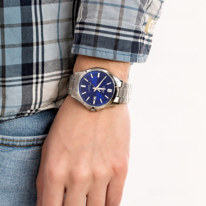 Montre Homme Casio - MTS-100D-2AVDF - Bracelet en acier inoxydable - Verre Sapphire - Résistant à l'eau