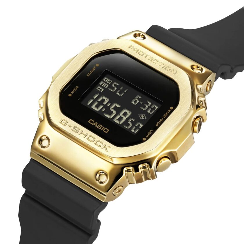 montre homme casio g shock gm 5600g 9dr bracelet en résine noir cadran numérique doré affichage numérique résistant à l'eau