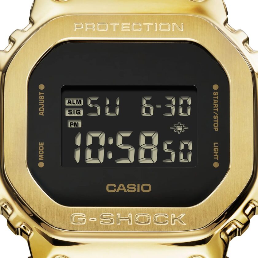 montre homme casio g shock gm 5600g 9dr bracelet en résine noir cadran numérique doré affichage numérique résistant à l'eau