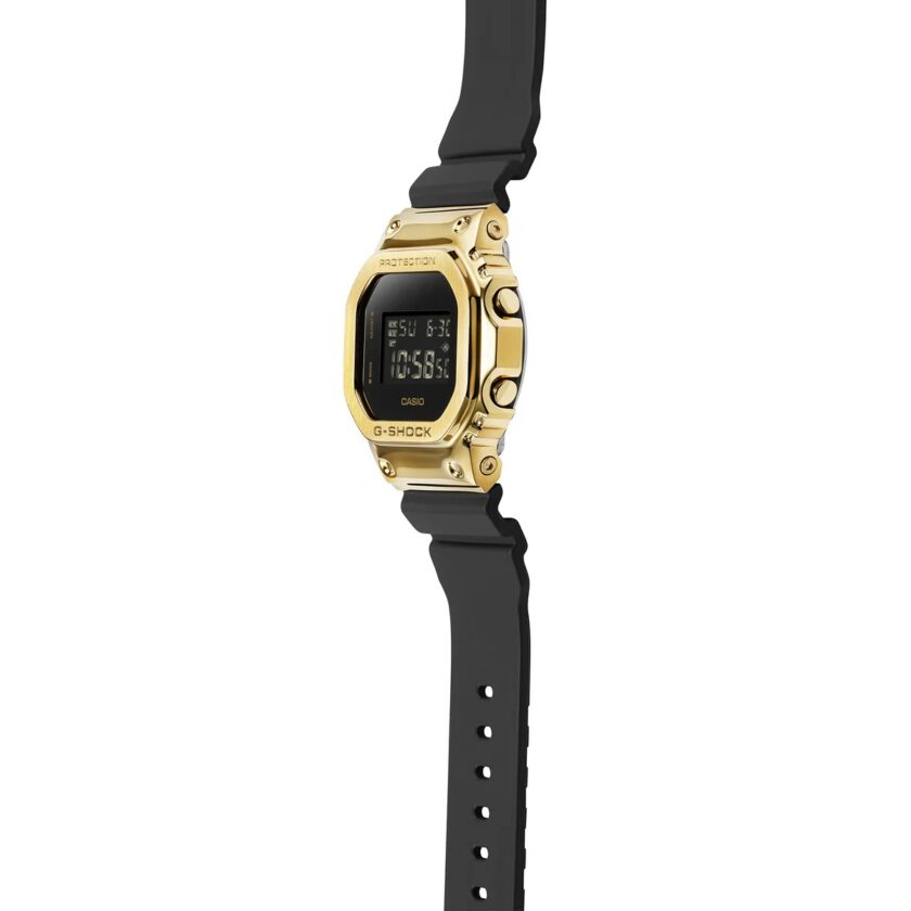 montre homme casio g shock gm 5600g 9dr bracelet en résine noir cadran numérique doré affichage numérique résistant à l'eau