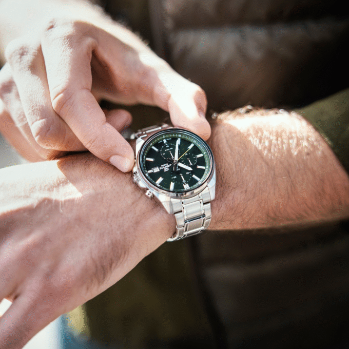 Montre Homme Casio Edifice - EFV-610D-3CVUDF - Bracelet en acier inoxydable - Cadran Vert - Affichage analogique - Résistant à l'eau