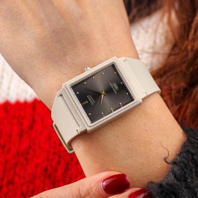 Montre Jeunesse Casio - MQ-38UC-8ADF - Bracelet en résine blanc - Affichage analogique - Résistant à l'eau