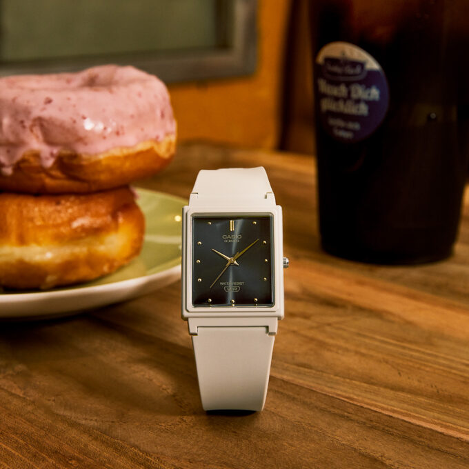 Montre Jeunesse Casio - MQ-38UC-8ADF - Bracelet en résine blanc - Affichage analogique - Résistant à l'eau