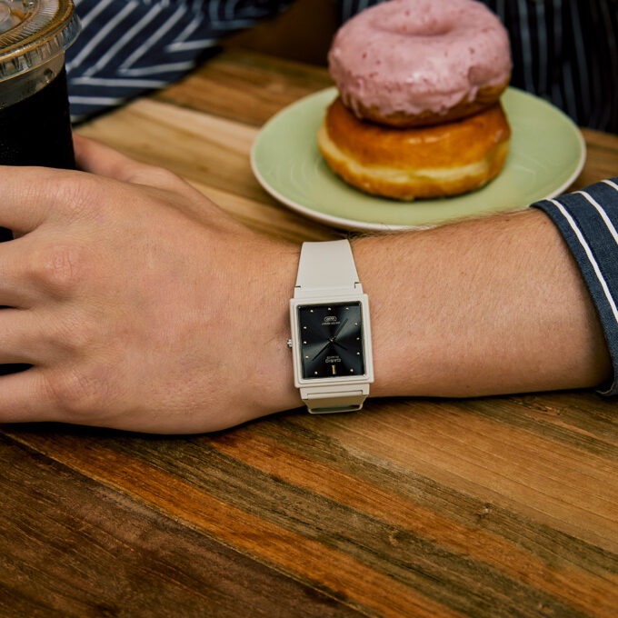 Montre Jeunesse Casio - MQ-38UC-8ADF - Bracelet en résine blanc - Affichage analogique - Résistant à l'eau