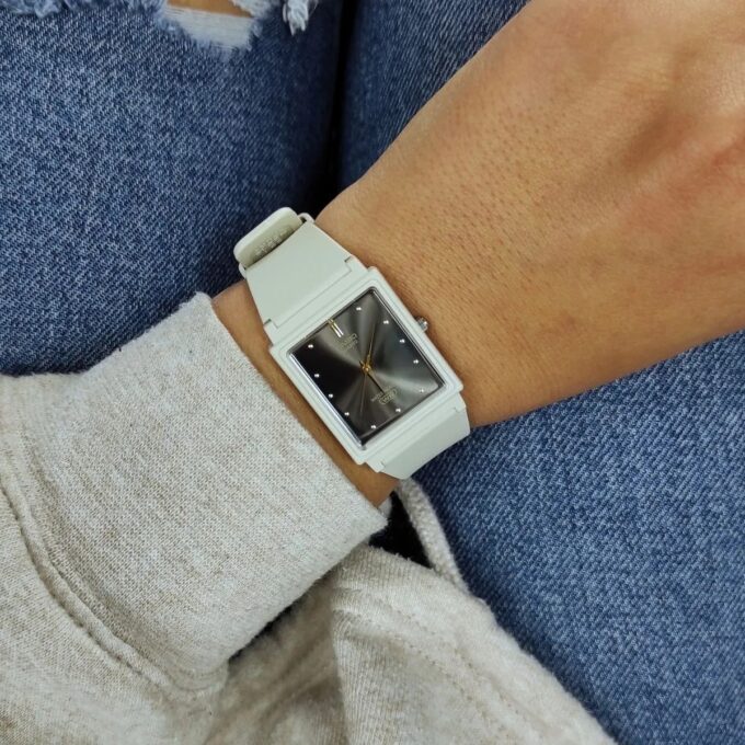 Montre Jeunesse Casio - MQ-38UC-8ADF - Bracelet en résine blanc - Affichage analogique - Résistant à l'eau