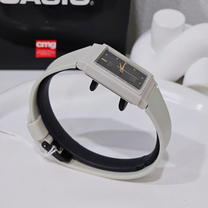 Montre Jeunesse Casio - MQ-38UC-8ADF - Bracelet en résine blanc - Affichage analogique - Résistant à l'eau