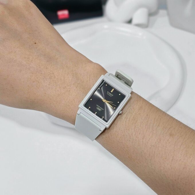 Montre Jeunesse Casio - MQ-38UC-8ADF - Bracelet en résine blanc - Affichage analogique - Résistant à l'eau