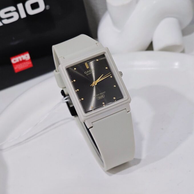 Montre Jeunesse Casio - MQ-38UC-8ADF - Bracelet en résine blanc - Affichage analogique - Résistant à l'eau