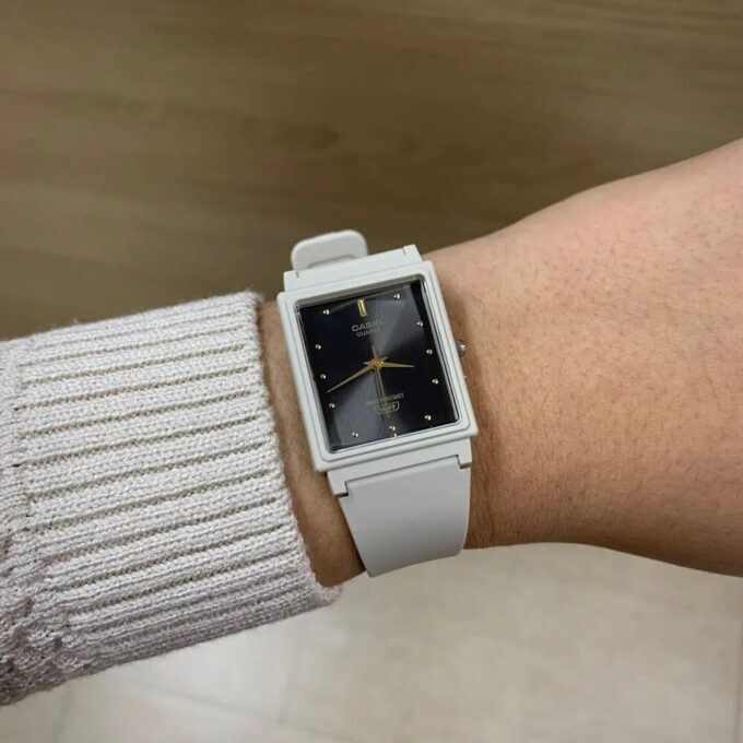 Montre Jeunesse Casio - MQ-38UC-8ADF - Bracelet en résine blanc - Affichage analogique - Résistant à l'eau