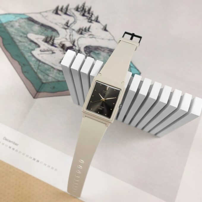 Montre Jeunesse Casio - MQ-38UC-8ADF - Bracelet en résine blanc - Affichage analogique - Résistant à l'eau