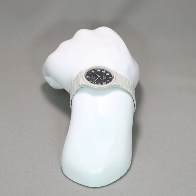 Montre Jeunesse Casio - MQ-24UC-8BDF - Bracelet en résine blanc - Affichage analogique - Résistant à l'eau