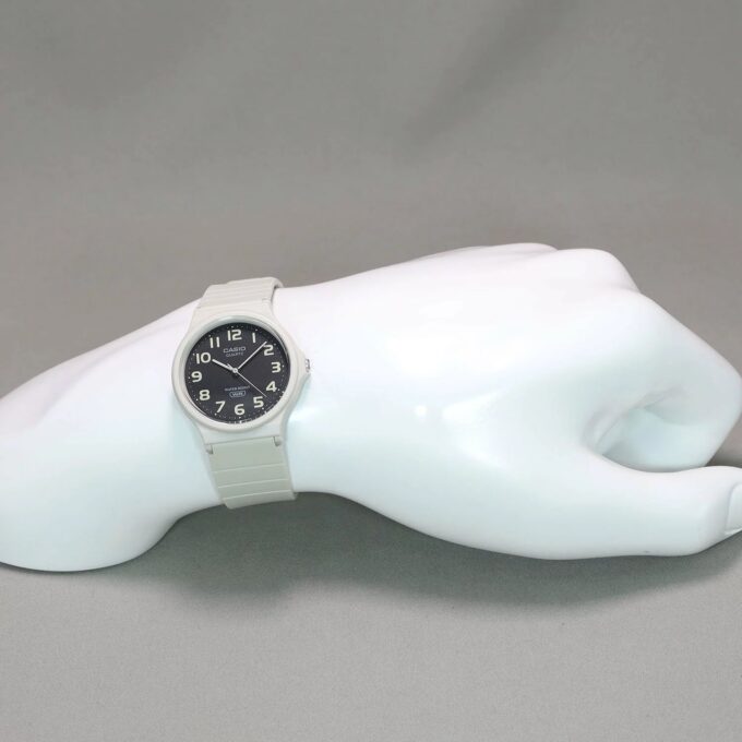 Montre Jeunesse Casio - MQ-24UC-8BDF - Bracelet en résine blanc - Affichage analogique - Résistant à l'eau