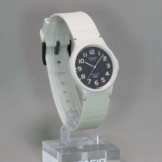 Montre Jeunesse Casio - MQ-24UC-8BDF - Bracelet en résine blanc - Affichage analogique - Résistant à l'eau