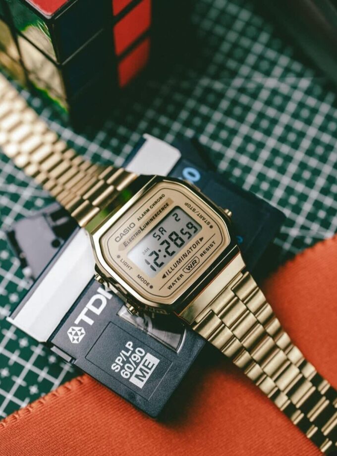 aiwatch_A168WG-9WDF - Montre Femme Casio Vintage - A168WG-9WDF - Bracelet en acier inoxydable Or - Affichage numérique - Résistant à l'eau