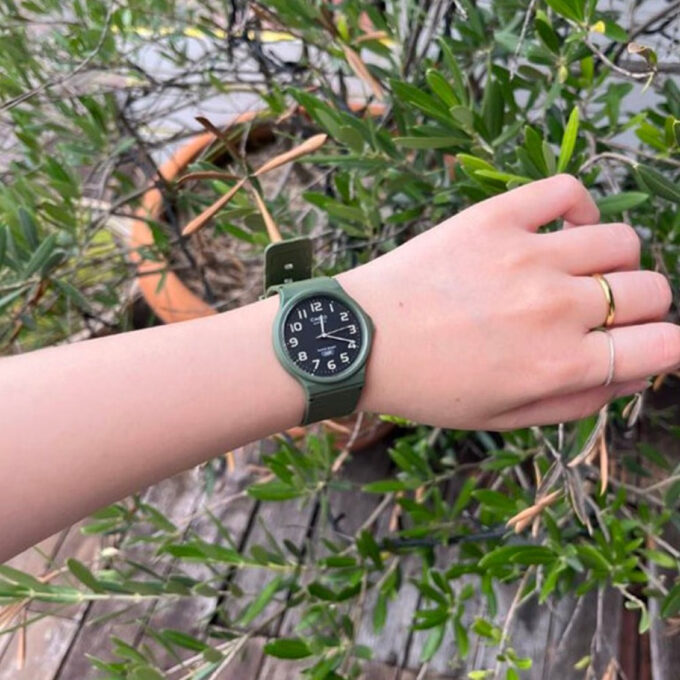 Montre Jeunesse Casio - MQ-24UC-3BDF - Bracelet en résine vert - Affichage analogique - Résistant à l'eau