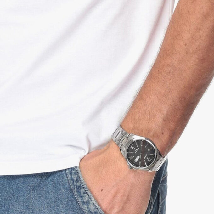 Montre Homme Casio - MTP-1384D-1AVDF - Bracelet en acier inoxydable - Affichage analogique - Résistant à l'eau