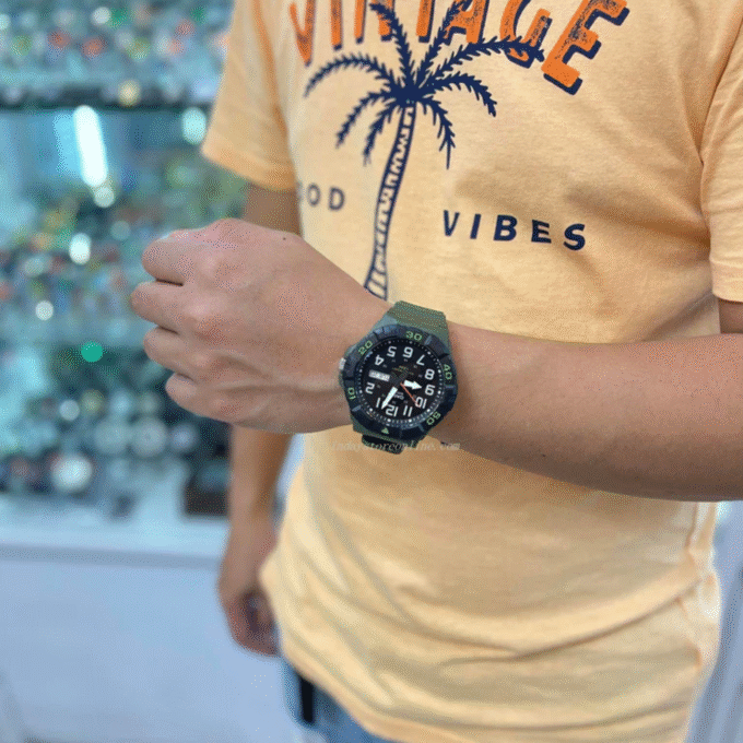 Montre Homme Casio - MRW-210H-3AVDF - Bracelet en résine vert - Affichage analogique - Résistant à l'eau