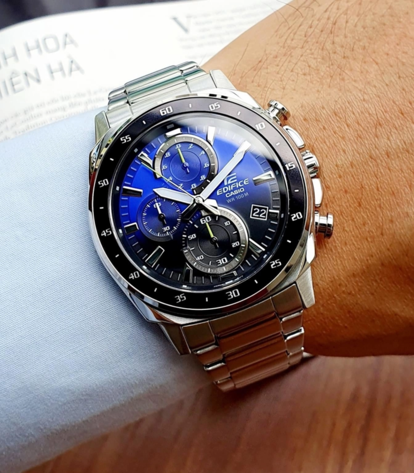 Montre Homme Casio Edifice - EFV-600D-2AVUDF - Bracelet en acier inoxydable - Chronographe - Affichage analogique - Résistant à l'eau – Image 2