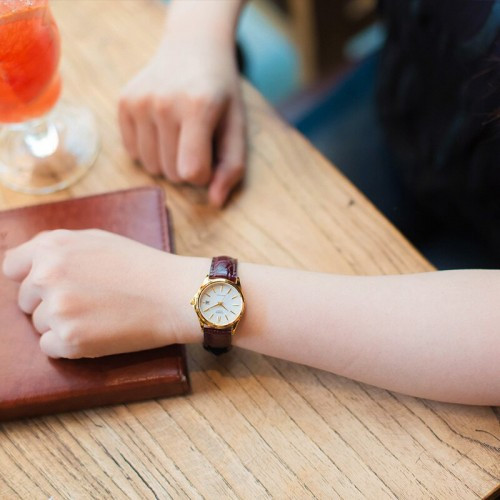 Montre Femme Casio - LTP-1183Q-7ADF - Bracelet en cuir rouge bordeau - Affichage analogique - Résistant à l'eau