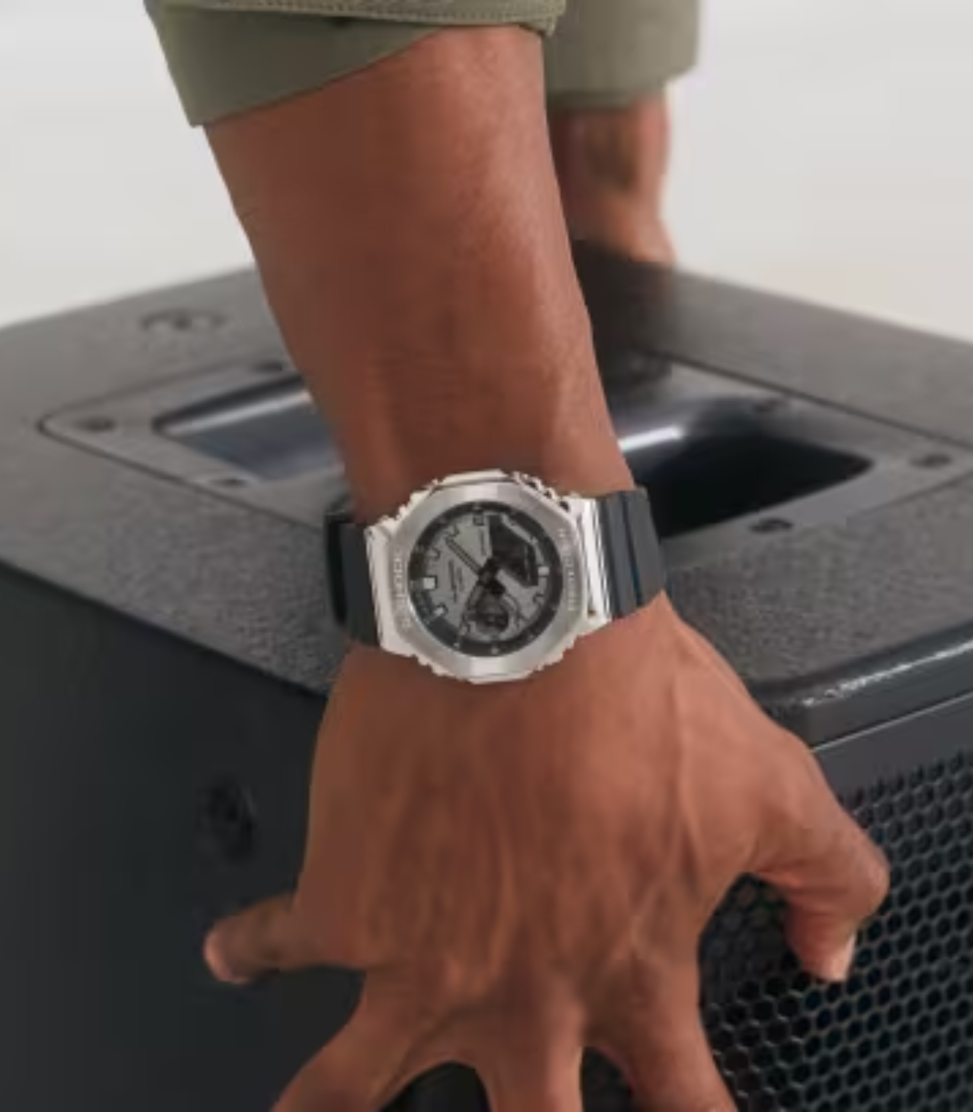 Montre Homme Casio G-Shock - GM-2100-1ADR - Bracelet en résine noir - Cadran argent - Affichage Analogique - Numérique - Résistant à l'eau – Image 3