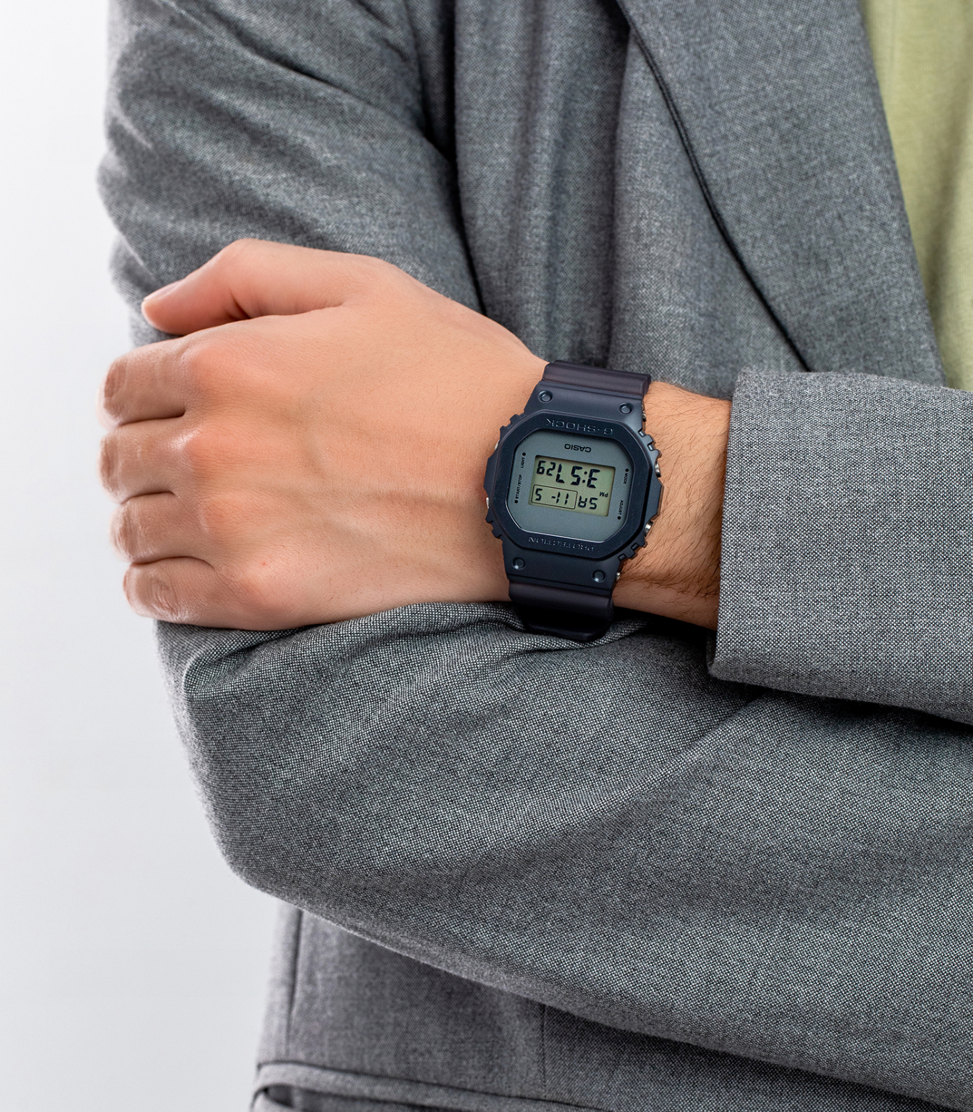 Montre Homme Casio G-Shock - GM-5600MF-2DR - Bracelet en résine noir - Affichage Numérique - Résistant à l'eau – Image 4