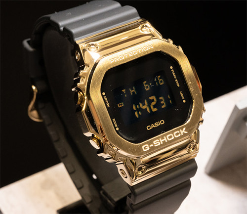 Montre Homme Casio G-shock - GM-5600G-9DR - Bracelet en résine noir - Cadran numérique doré - Affichage Numérique - Résistant à l'eau – Image 4