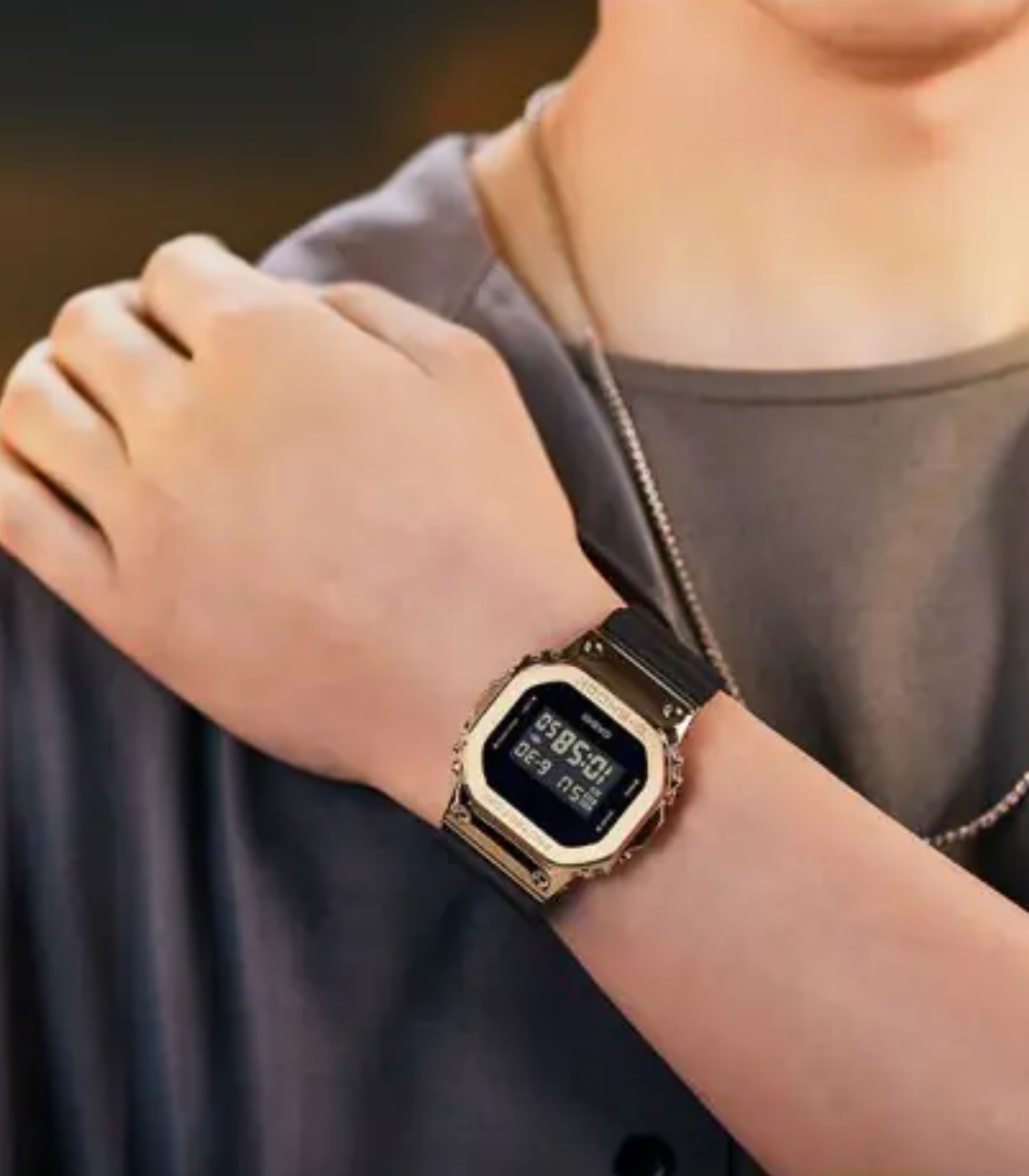 Montre Homme Casio G-shock - GM-5600G-9DR - Bracelet en résine noir - Cadran numérique doré - Affichage Numérique - Résistant à l'eau – Image 2