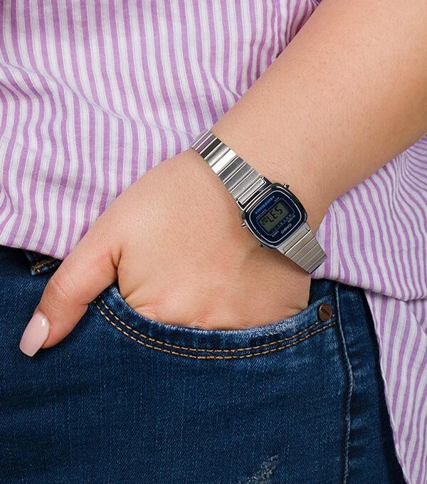 Montre Femme Casio - LA670WA-2DF - Bracelet en Acier inoxydable - Affichage numérique - Résistant à l'eau