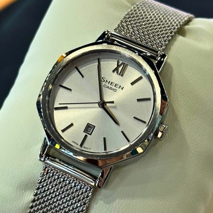 Montre Femme Casio SHEEN - SHE-4554M-7AUDF - Verre en Sapphire - Bracelet en acier inoxydable - Affichage analogique - Résistant à l'eau - Verre Saphir