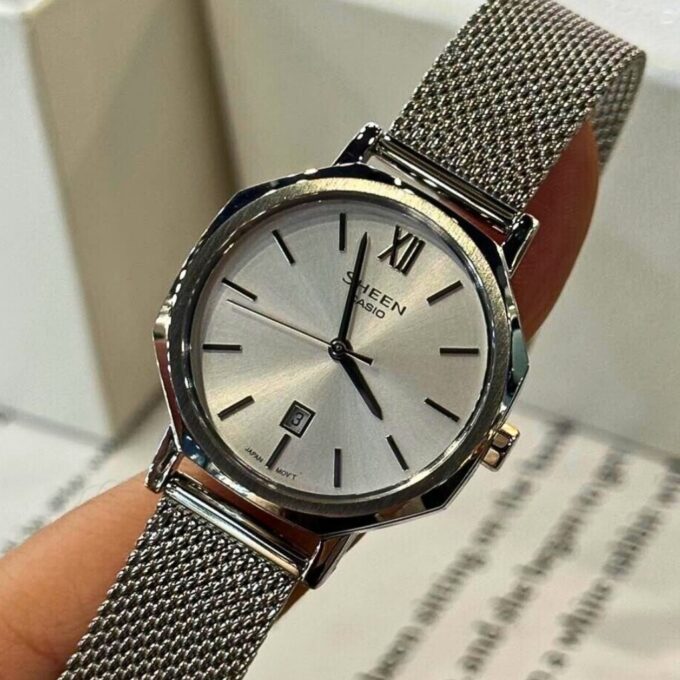 Montre Femme Casio SHEEN - SHE-4554M-7AUDF - Verre en Sapphire - Bracelet en acier inoxydable - Affichage analogique - Résistant à l'eau - Verre Saphir