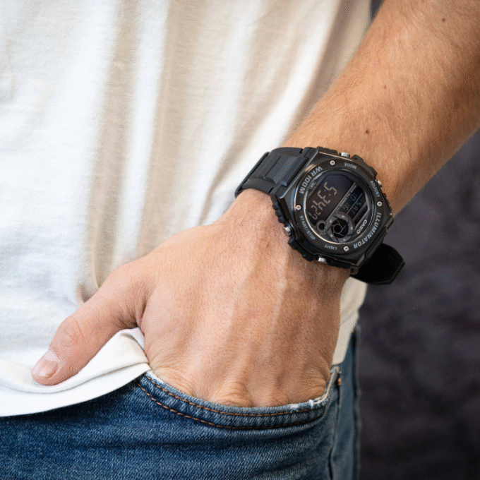 Montre Homme Casio - MWD-100HB-1BVDF - Bracelet en Résine Noir - Affichage Numérique - Résistant à l'eau