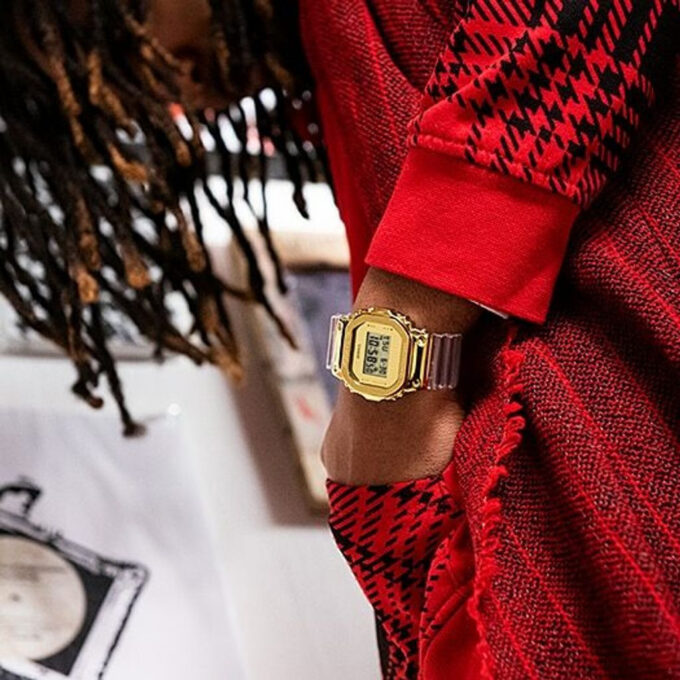 Montre Homme Casio G-SHOCK - GM-5600SG-9DR - Bracelet en Résine Blanc - Affichage Numérique - Résistant à l'eau