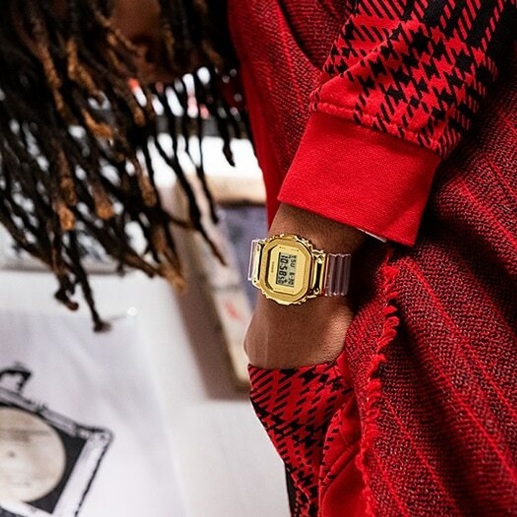 Montre Homme Casio G-SHOCK - GM-5600SG-9DR - Bracelet en Résine Blanc - Affichage Numérique - Résistant à l'eau – Image 2