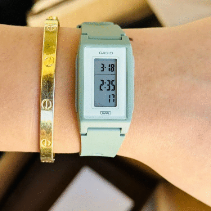 Montre Casio numérique à cadran noir unisexe-LF-10WH-3DF - Bracelet en Résine vert - Affichage Numérique - Résistant à l'eau