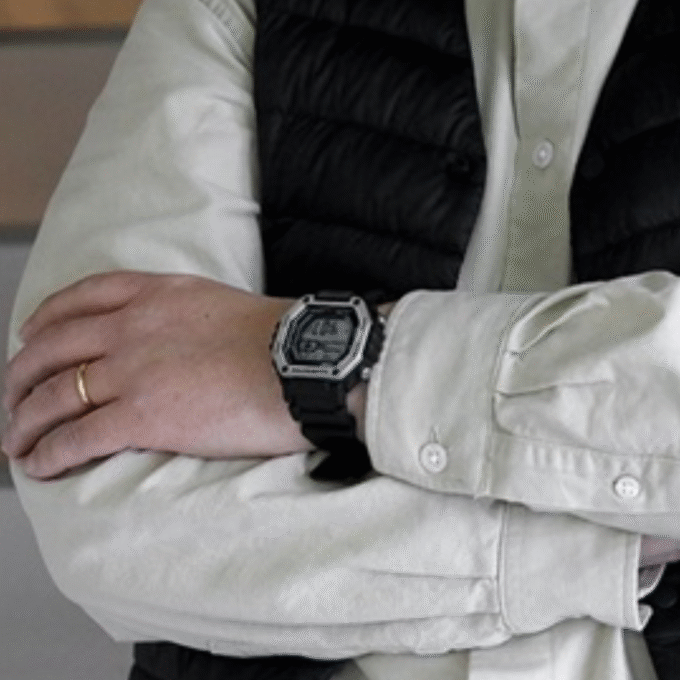 Montre Homme Casio - MWD-110H-8BVDF - Bracelet en Résine noir - Affichage Numérique - Résistant à l'eau