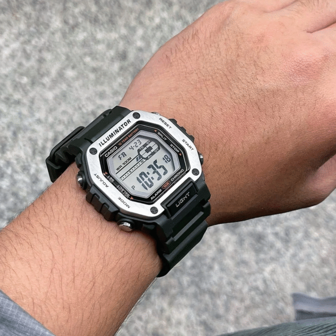 Montre Homme Casio - MWD-110H-3AVDF - Bracelet en Résine Noir - Affichage Numérique - Résistant à l'eau