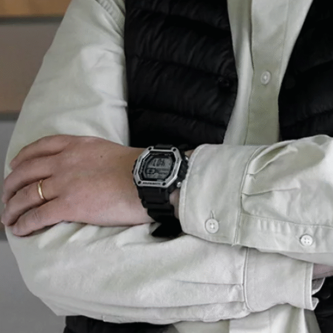 Montre Homme Casio - MWD-110H-1AVDF - Bracelet en Résine Noir - Affichage Numérique - Résistant à l'eau