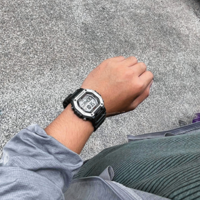 Montre Homme Casio - MWD-110H-1AVDF - Bracelet en Résine Noir - Affichage Numérique - Résistant à l'eau