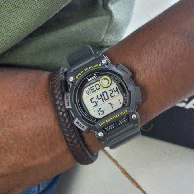 Montre Homme Casio - WS-2100H-8AVDF - Bracelet en Résine Noir - Affichage Numérique - Résistant à l'eau